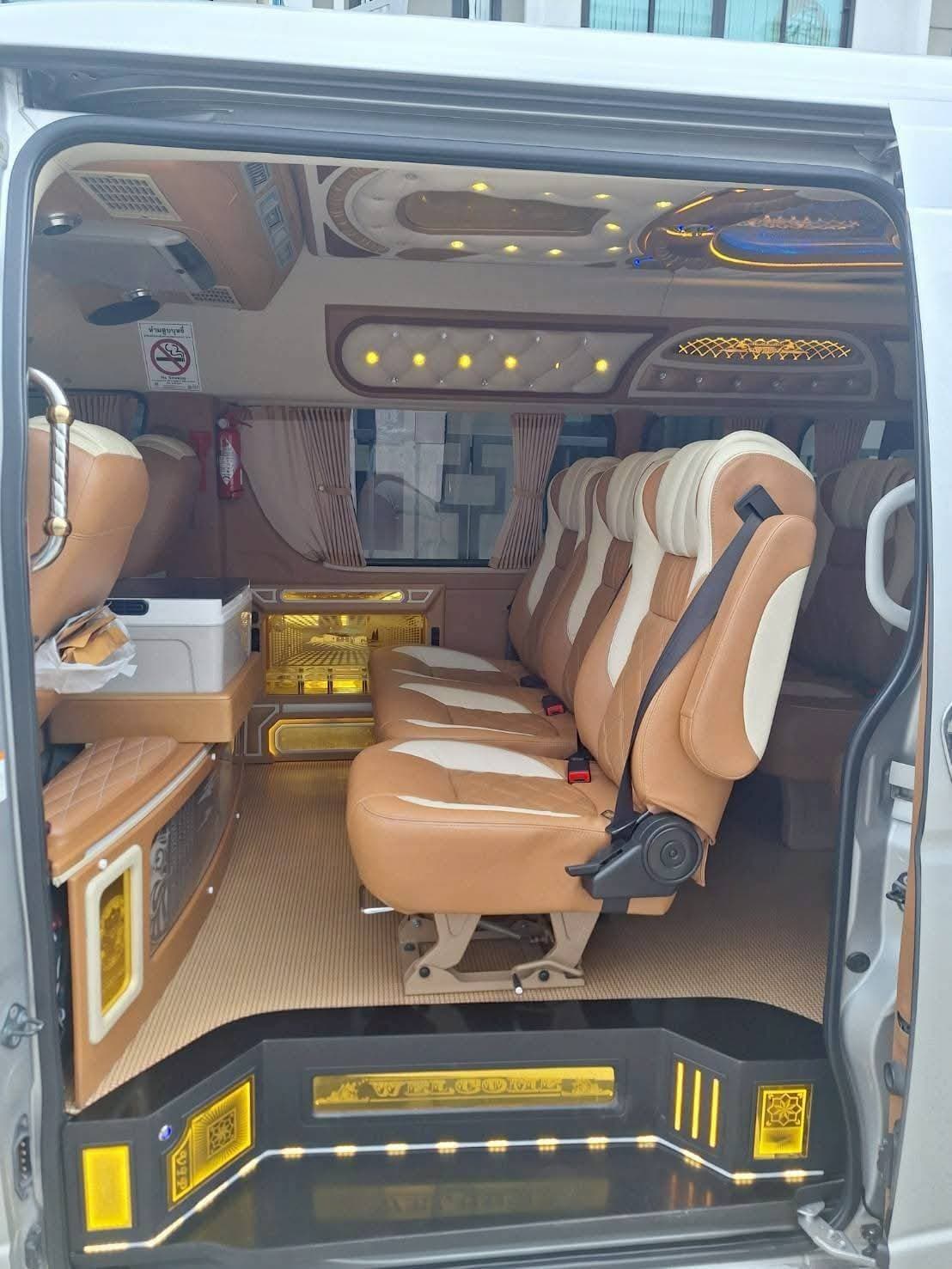 รถตู้คอมมิวเตอร์รุ่นใหม่